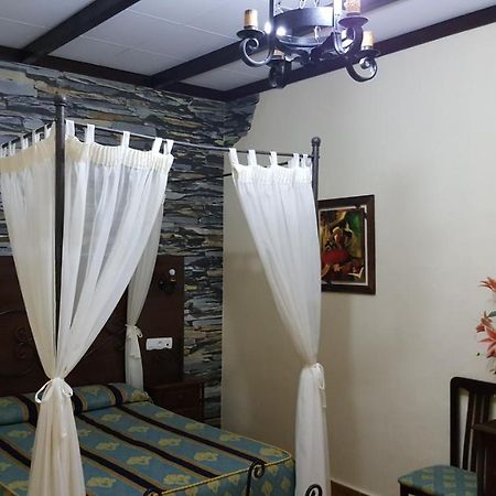 Hostal El Lirio Bollullos Par del Condado Exterior photo