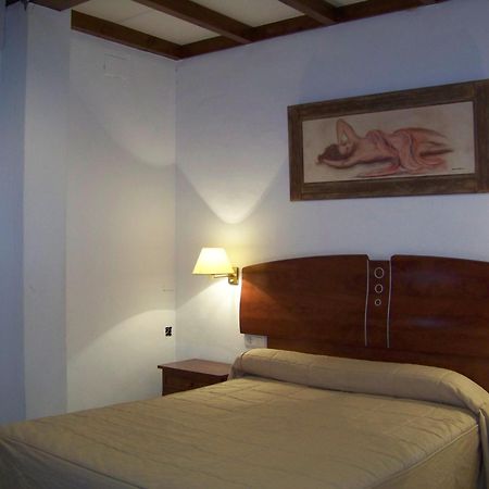 Hostal El Lirio Bollullos Par del Condado Exterior photo