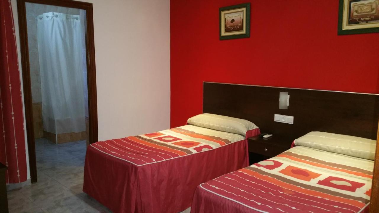 Hostal El Lirio Bollullos Par del Condado Exterior photo