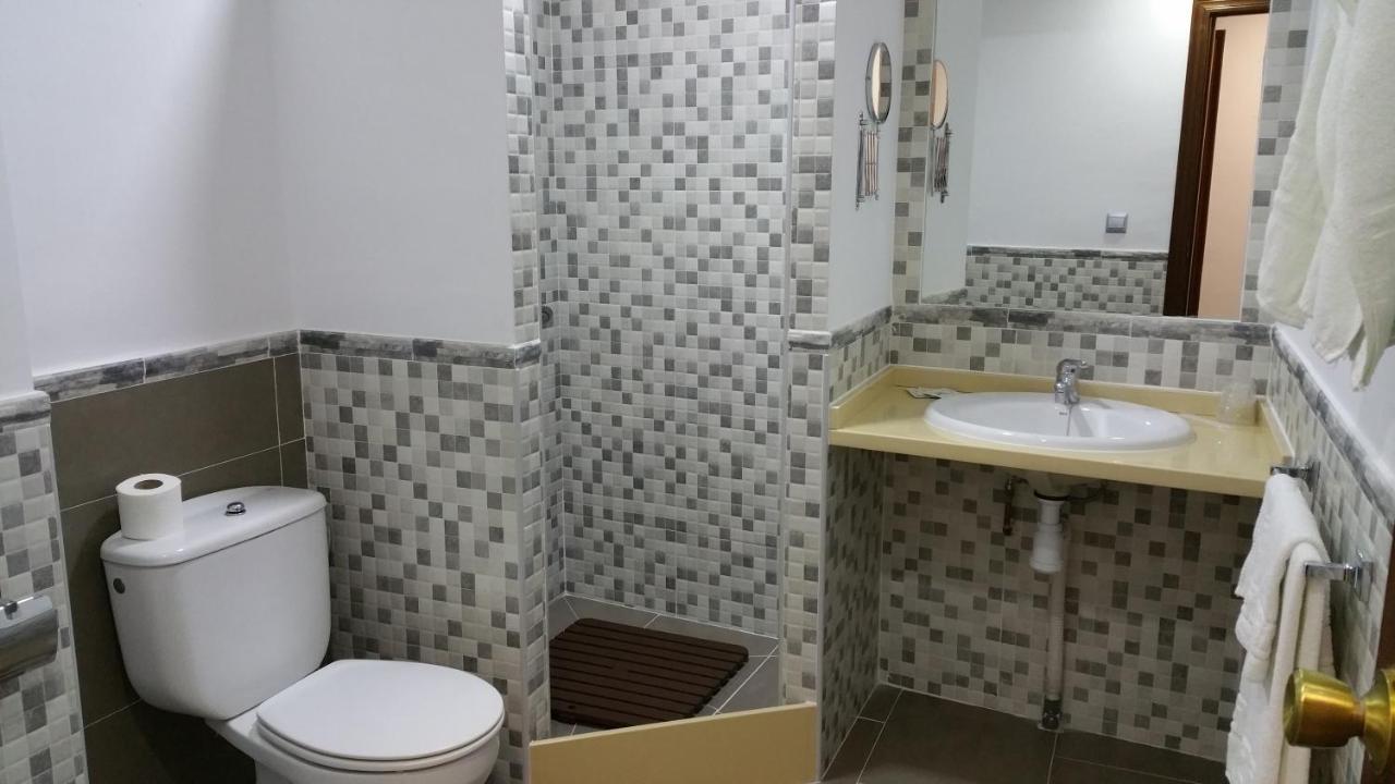 Hostal El Lirio Bollullos Par del Condado Exterior photo