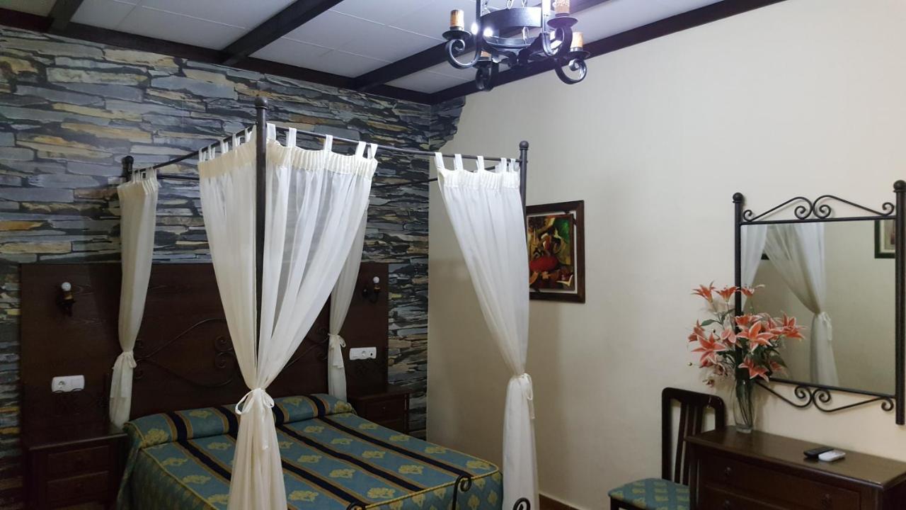 Hostal El Lirio Bollullos Par del Condado Exterior photo