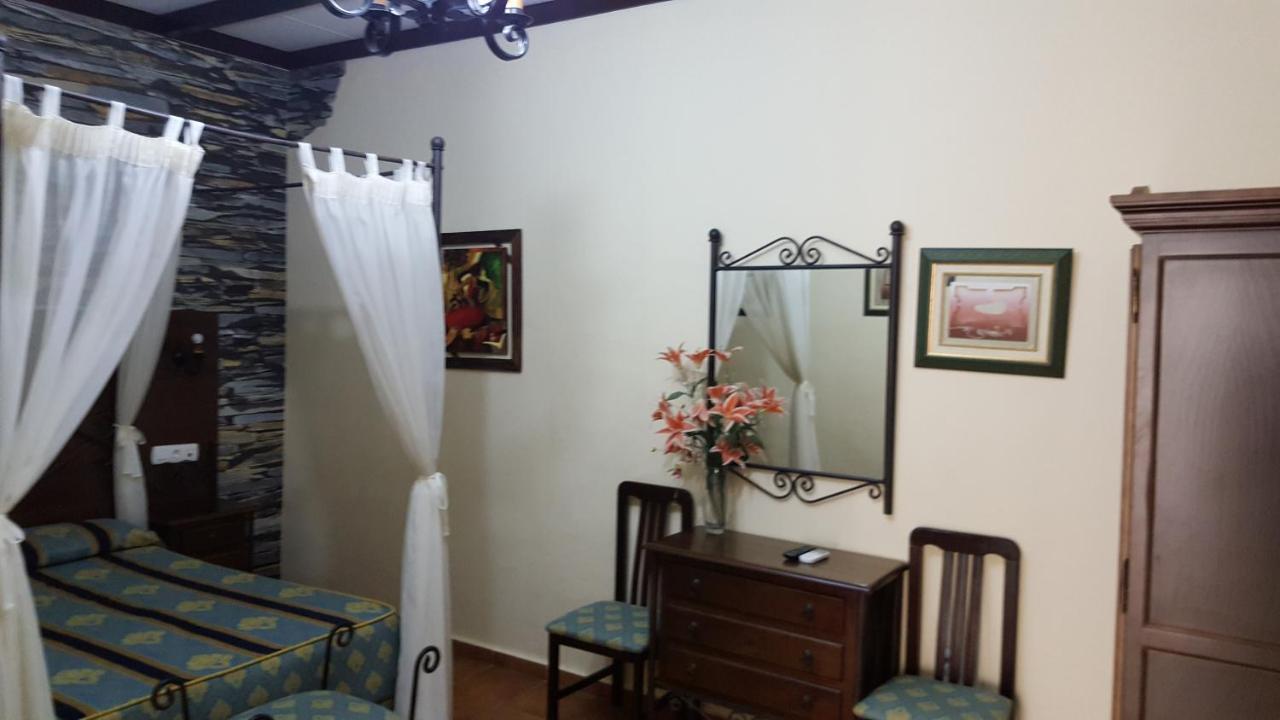 Hostal El Lirio Bollullos Par del Condado Exterior photo