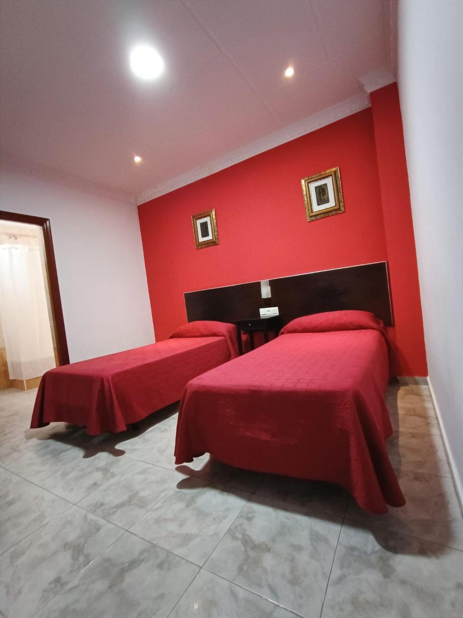 Hostal El Lirio Bollullos Par del Condado Exterior photo
