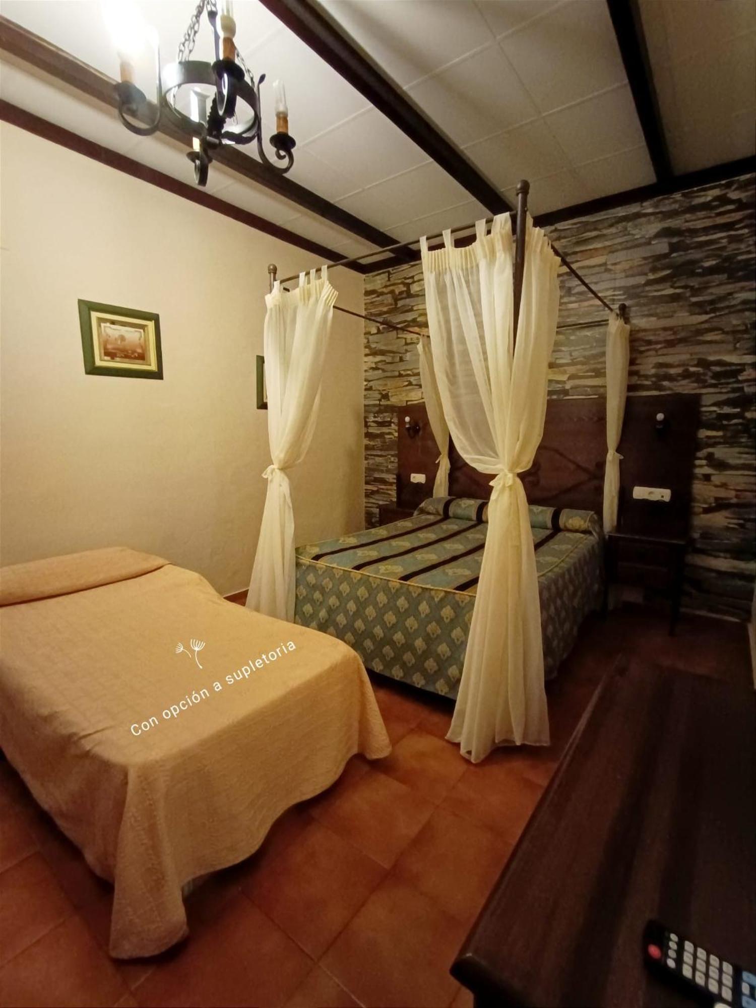 Hostal El Lirio Bollullos Par del Condado Exterior photo