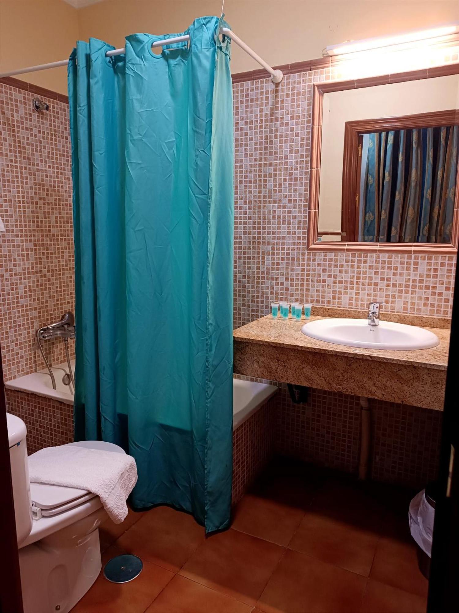 Hostal El Lirio Bollullos Par del Condado Exterior photo