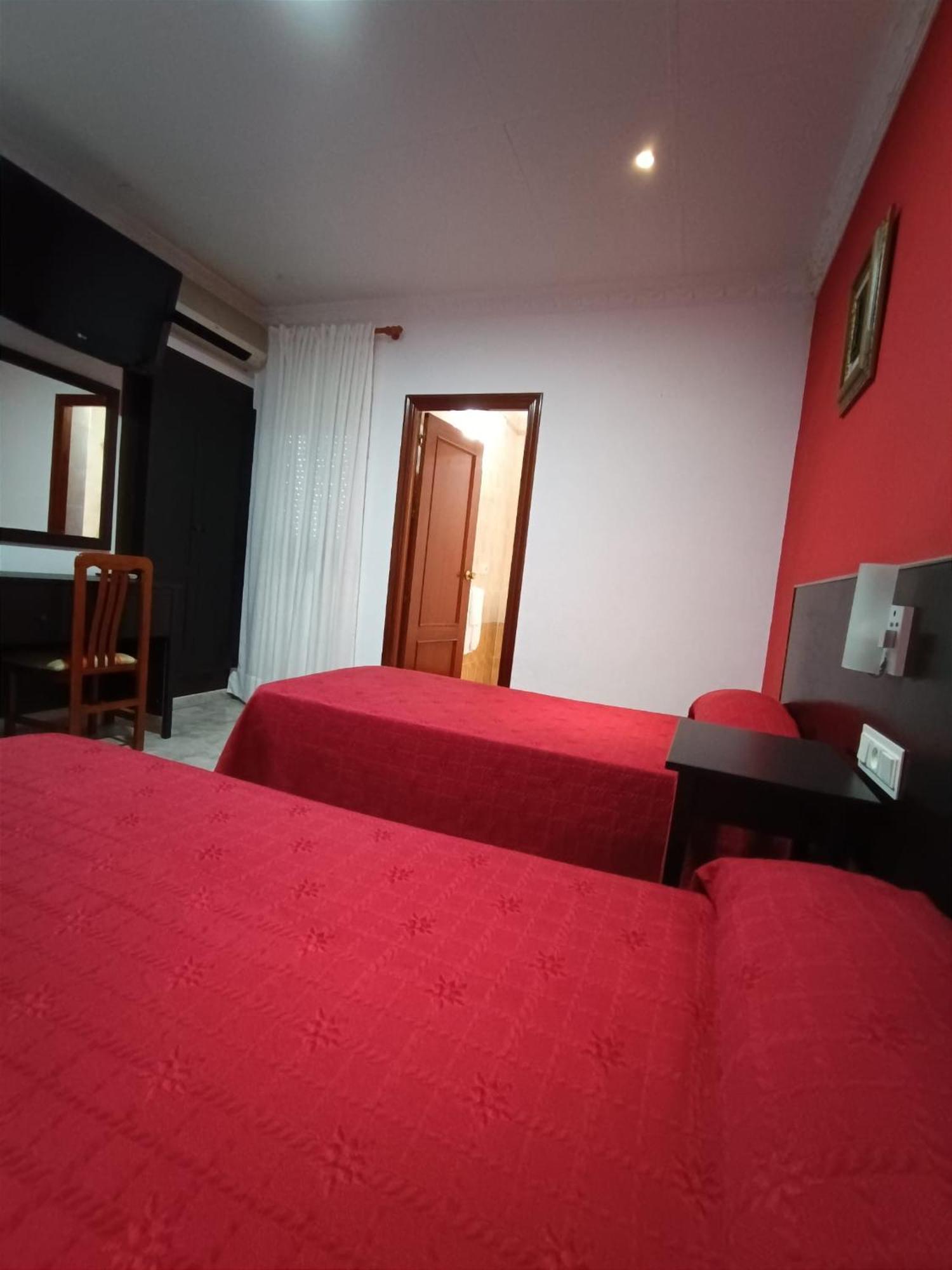 Hostal El Lirio Bollullos Par del Condado Exterior photo